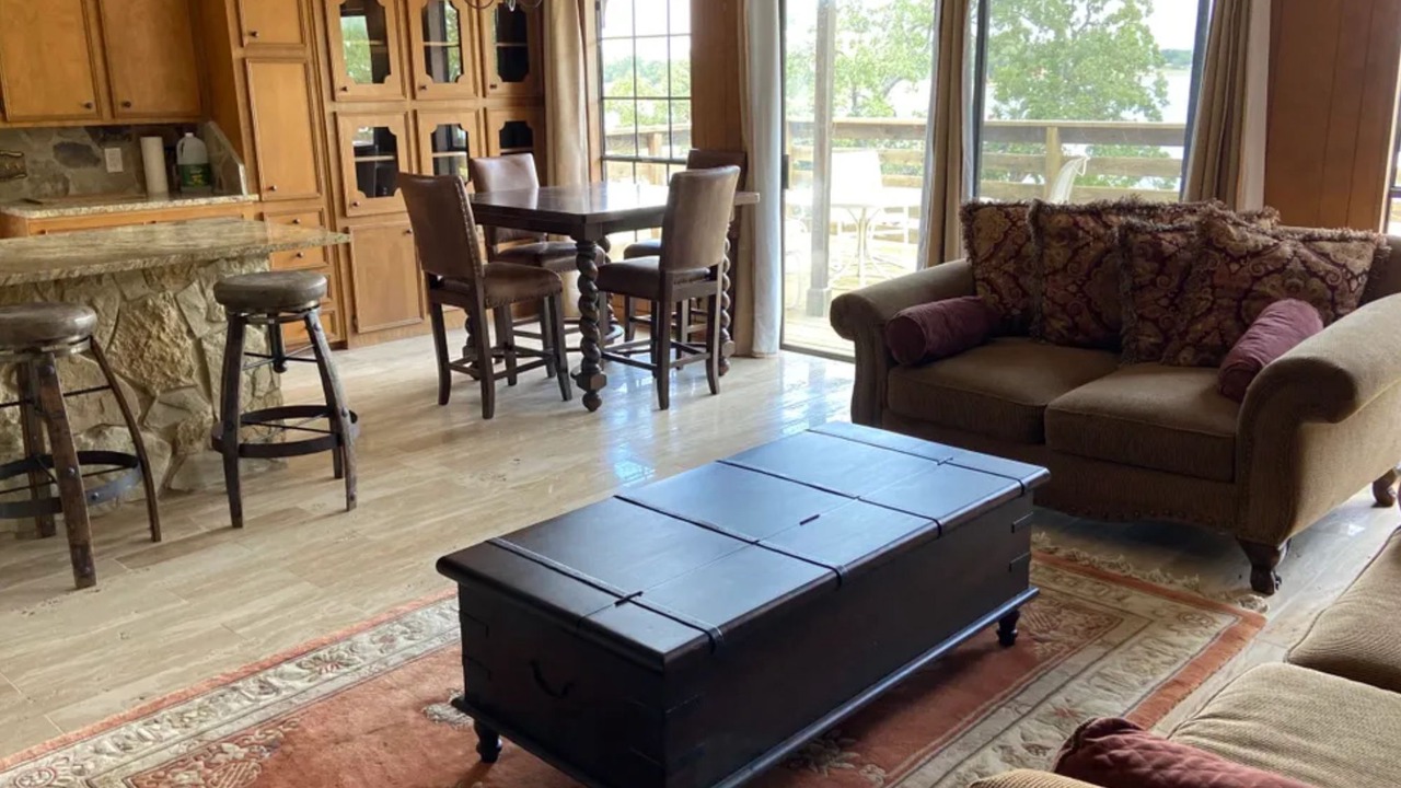 Photo of Livingroom in Buchanan Dam