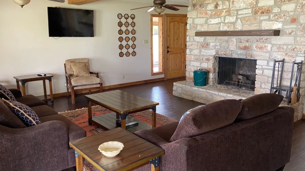 Photo of Livingroom in Buchanan Dam