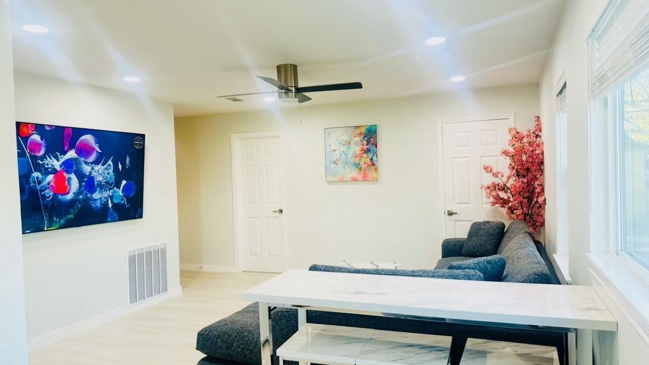 Photo of Livingroom in Central Arlington