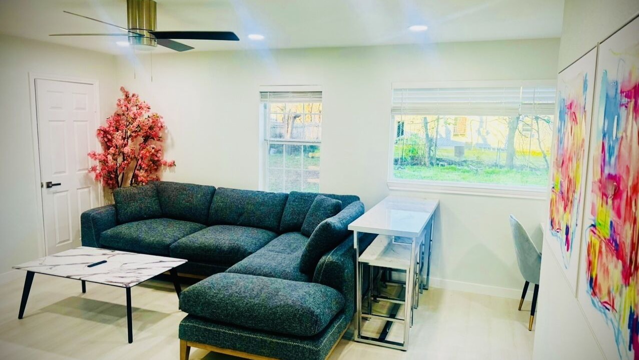 Photo of Livingroom in Central Arlington