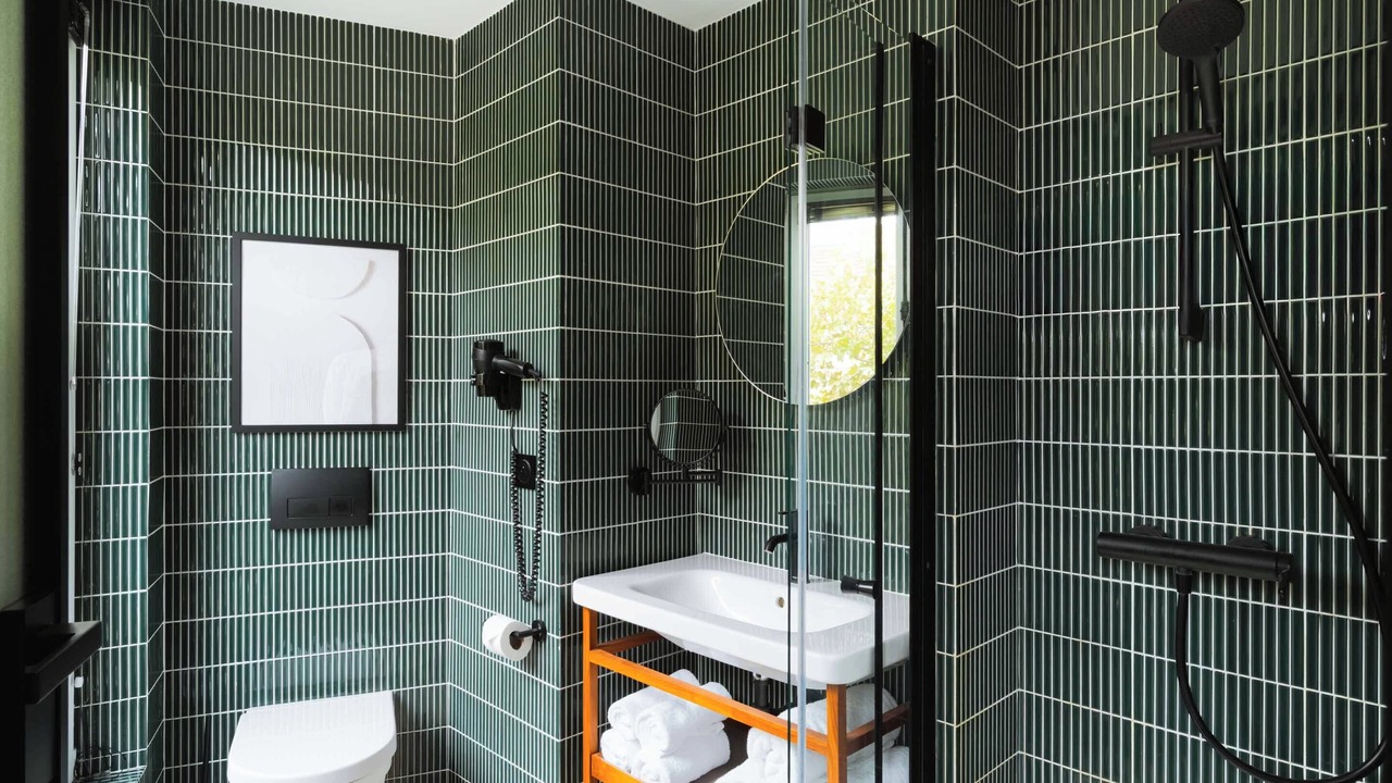 Photo of Bathroom in Quartier des Grandes-Carrieres