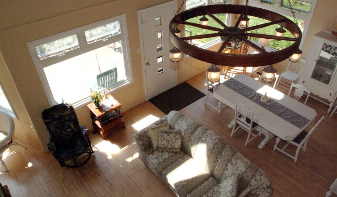 Photo of Livingroom in St-Francois-de-l'Ile-d'Orleans
