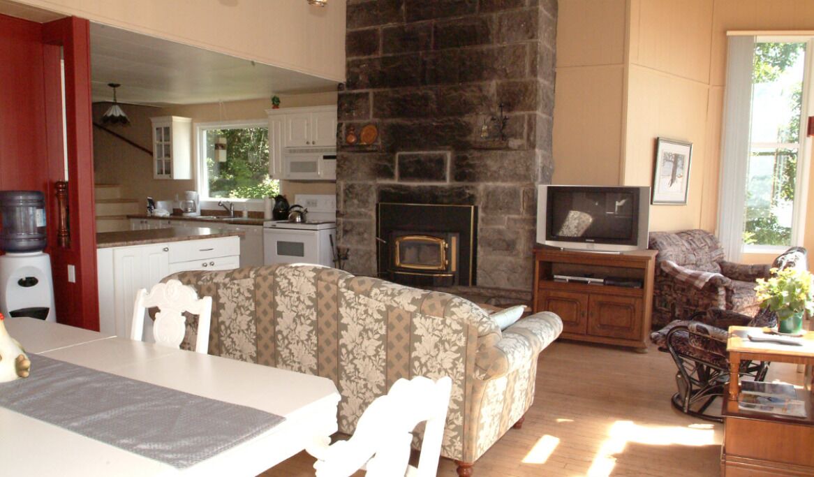 Photo of Livingroom in St-Francois-de-l'Ile-d'Orleans