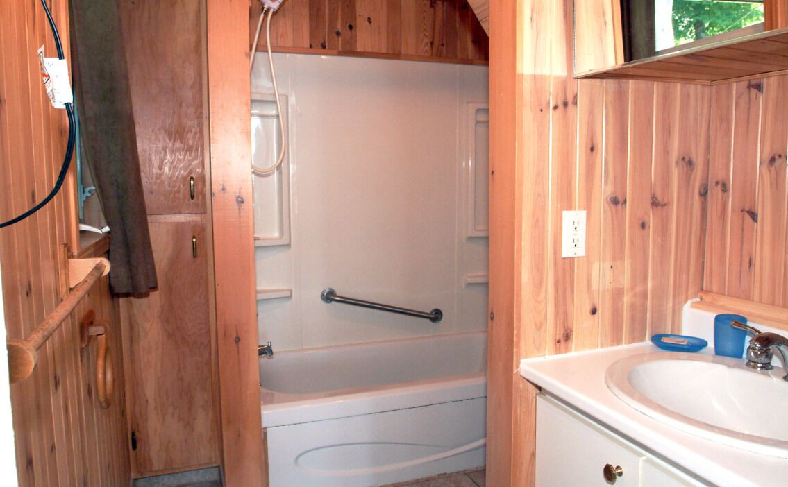 Photo of Bathroom in St-Francois-de-l'Ile-d'Orleans