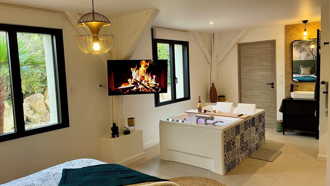 Photo of Bedroom in Louresse-Rochemenier
