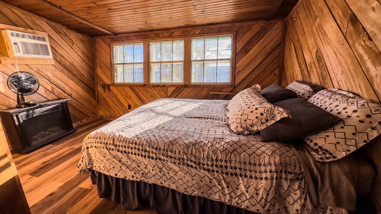 Photo of Bedroom in Avinger