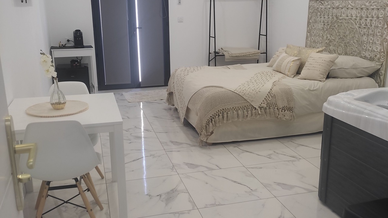 Photo of Bedroom in Saint-Andiol