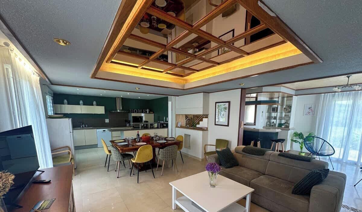 Photo of Others in Breles