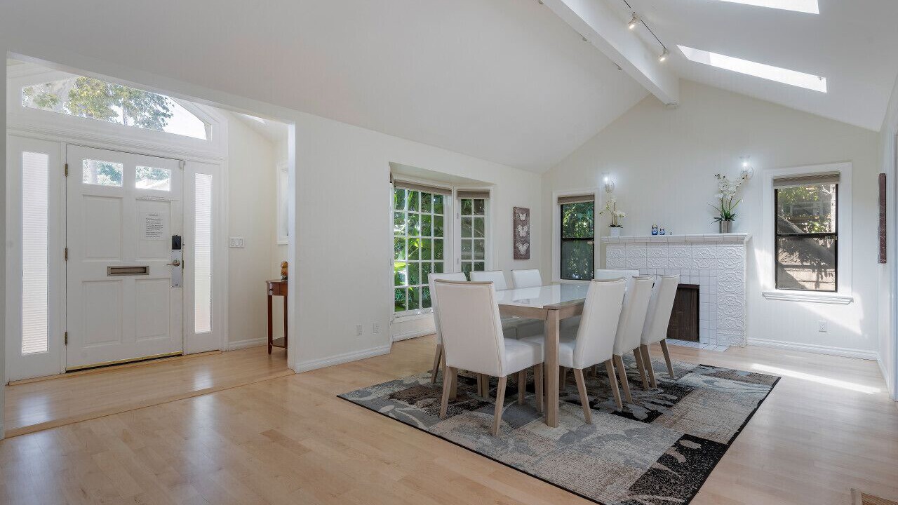Photo of Bedroom in Pico - Robertson