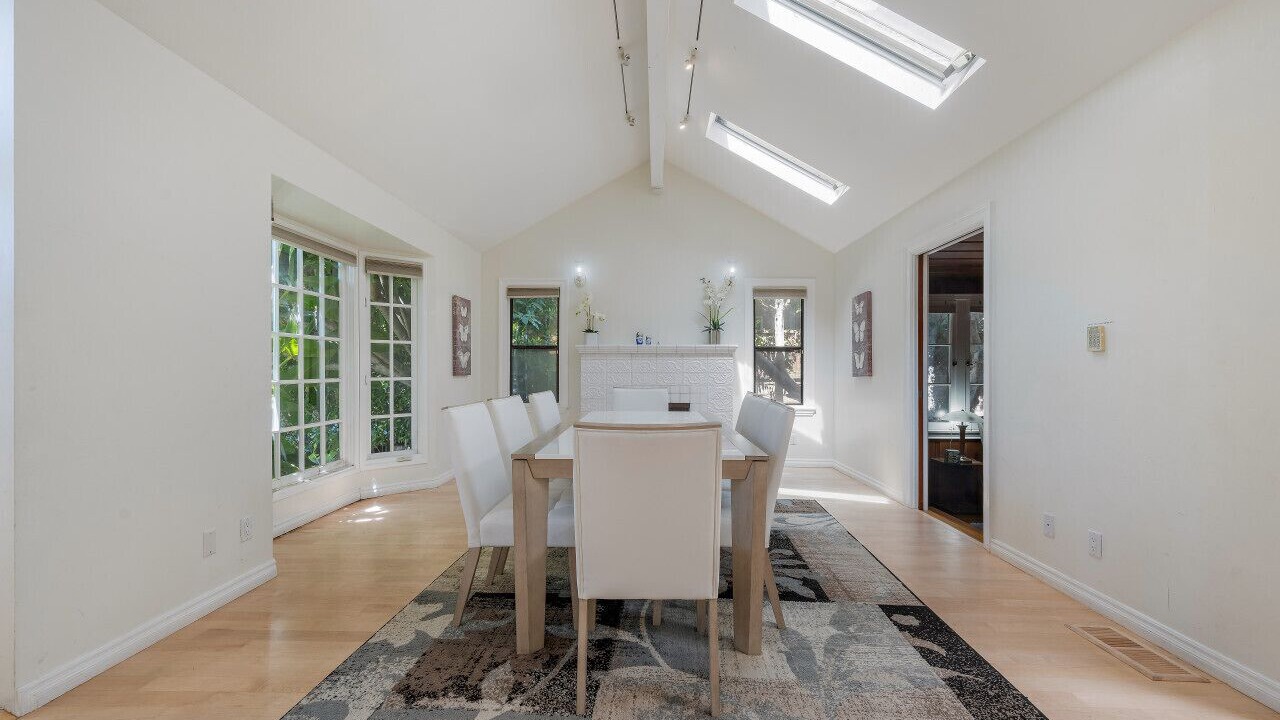 Photo of Bedroom in Pico - Robertson