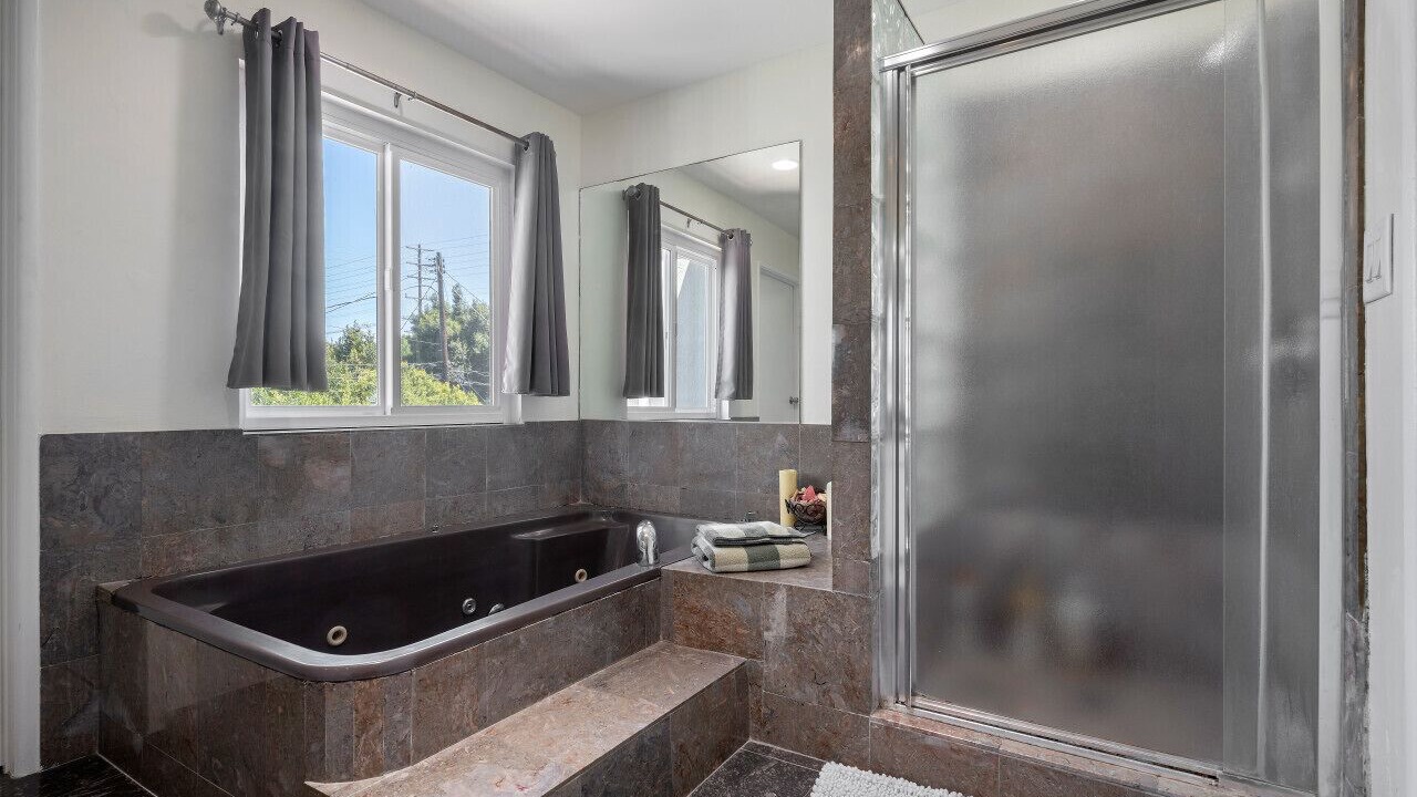 Photo of Bathroom in Pico - Robertson