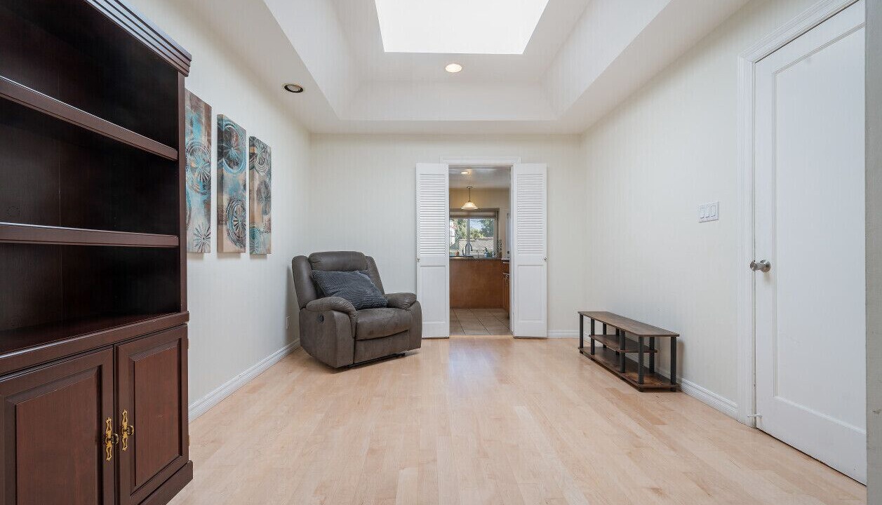 Photo of Livingroom in Pico - Robertson