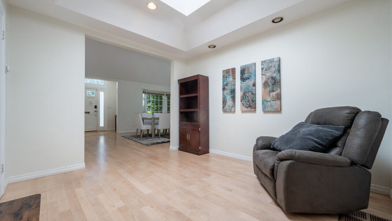 Photo of Livingroom in Pico - Robertson