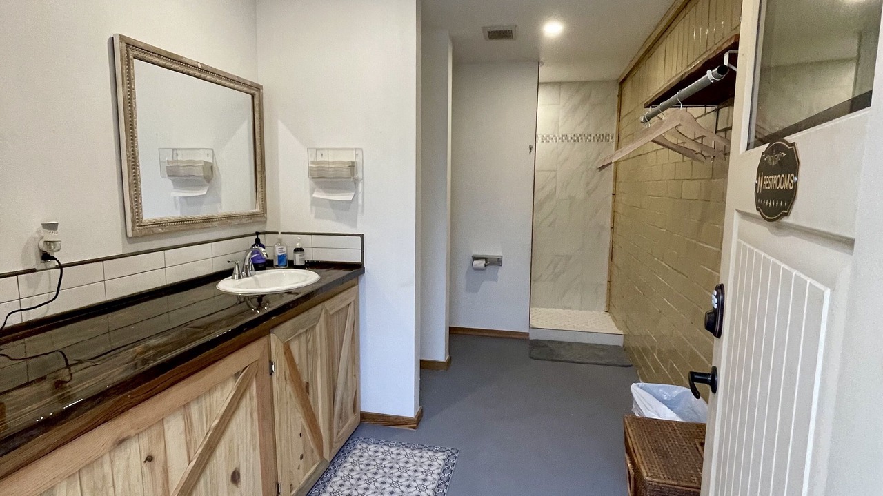 Photo of Bathroom in Schulenburg