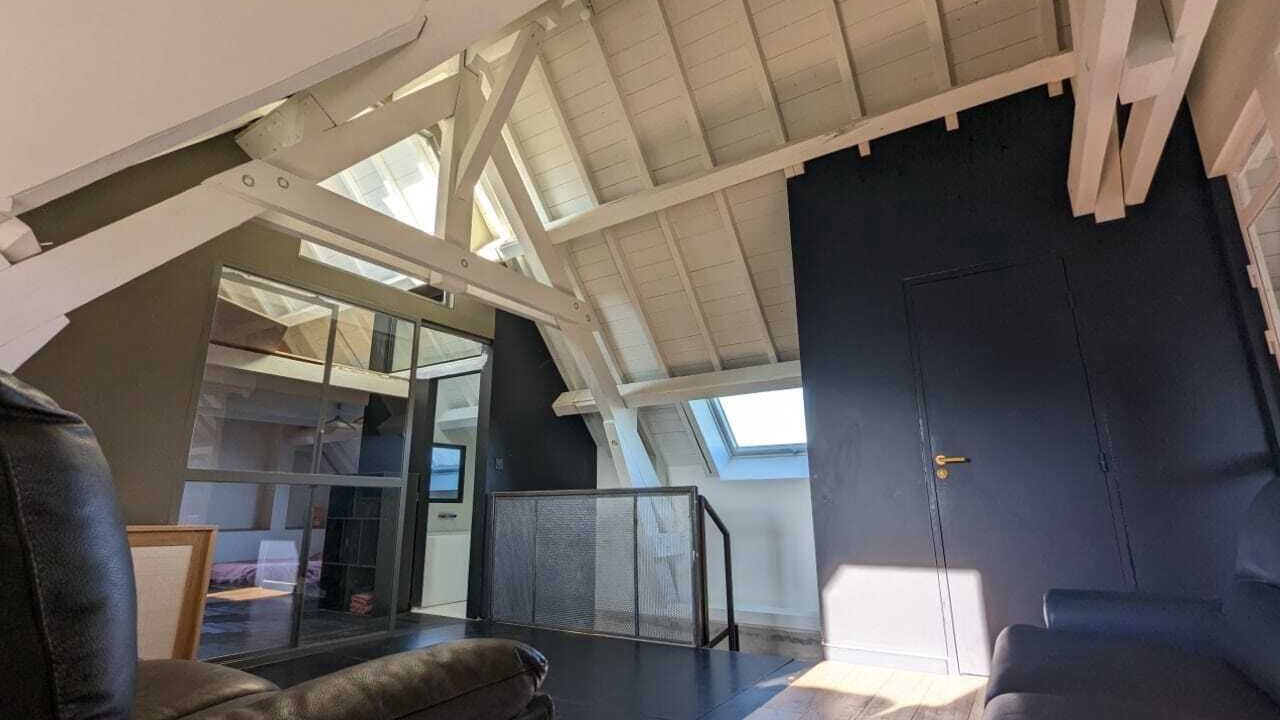 Photo of Others in Pressins