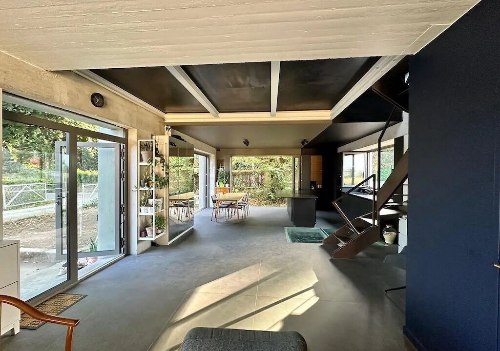 Photo of Others in Pressins