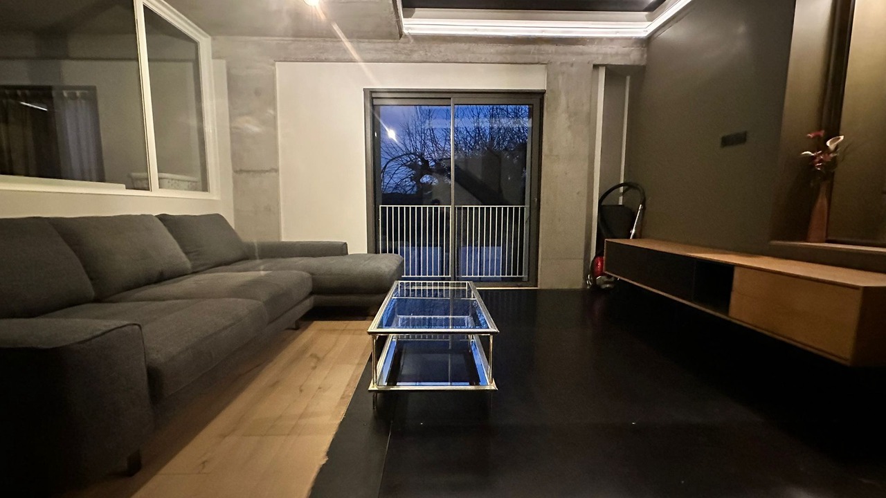 Photo of Others in Pressins