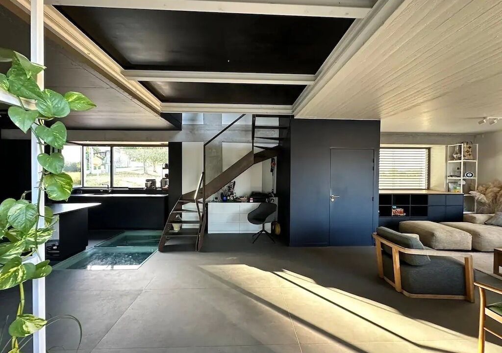 Photo of Others in Pressins