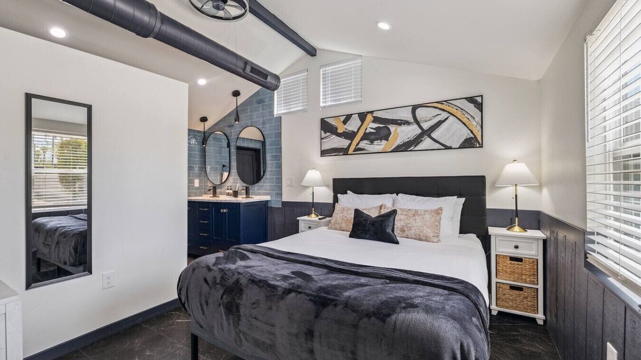 Photo of Bedroom in Garfield