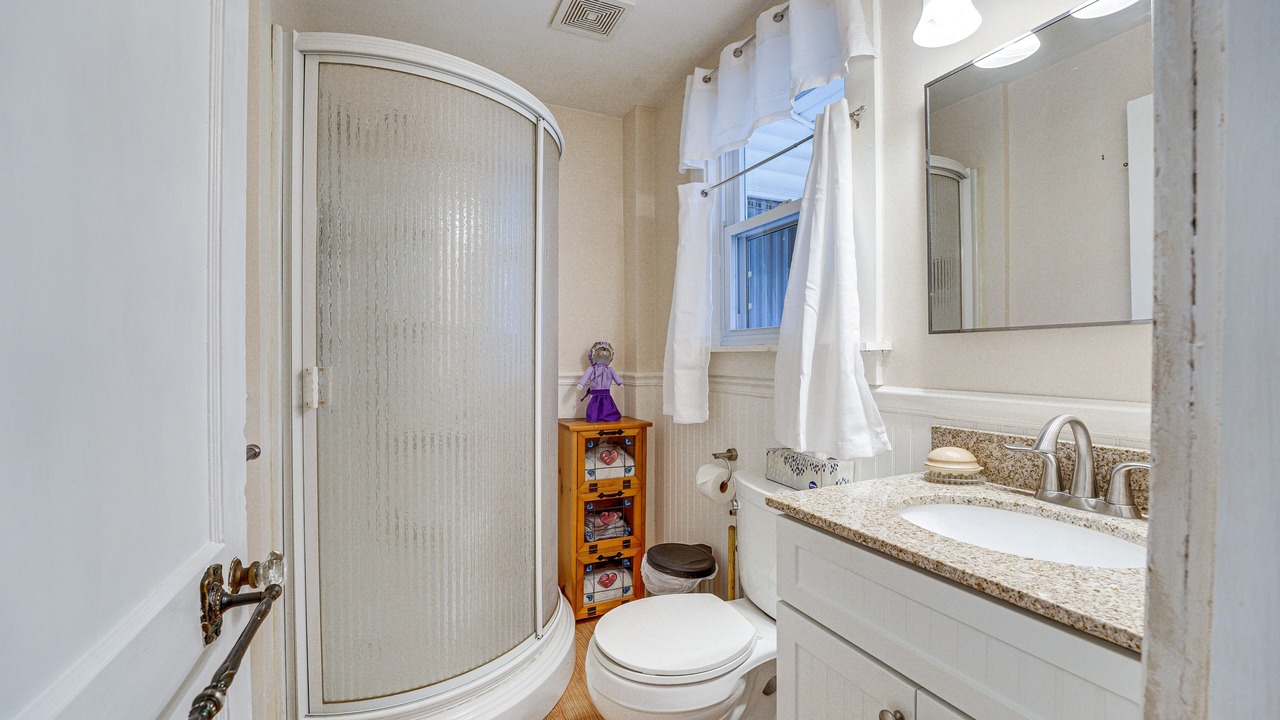 Photo of Bathroom in Farmersville Station