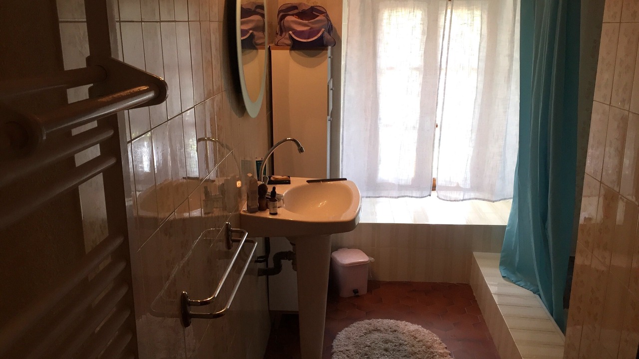Photo of Bathroom in Lachapelle-Graillouse