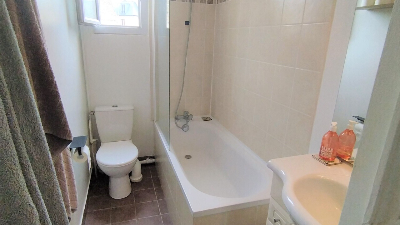 Photo of Bathroom in Hopital Saint-Louis