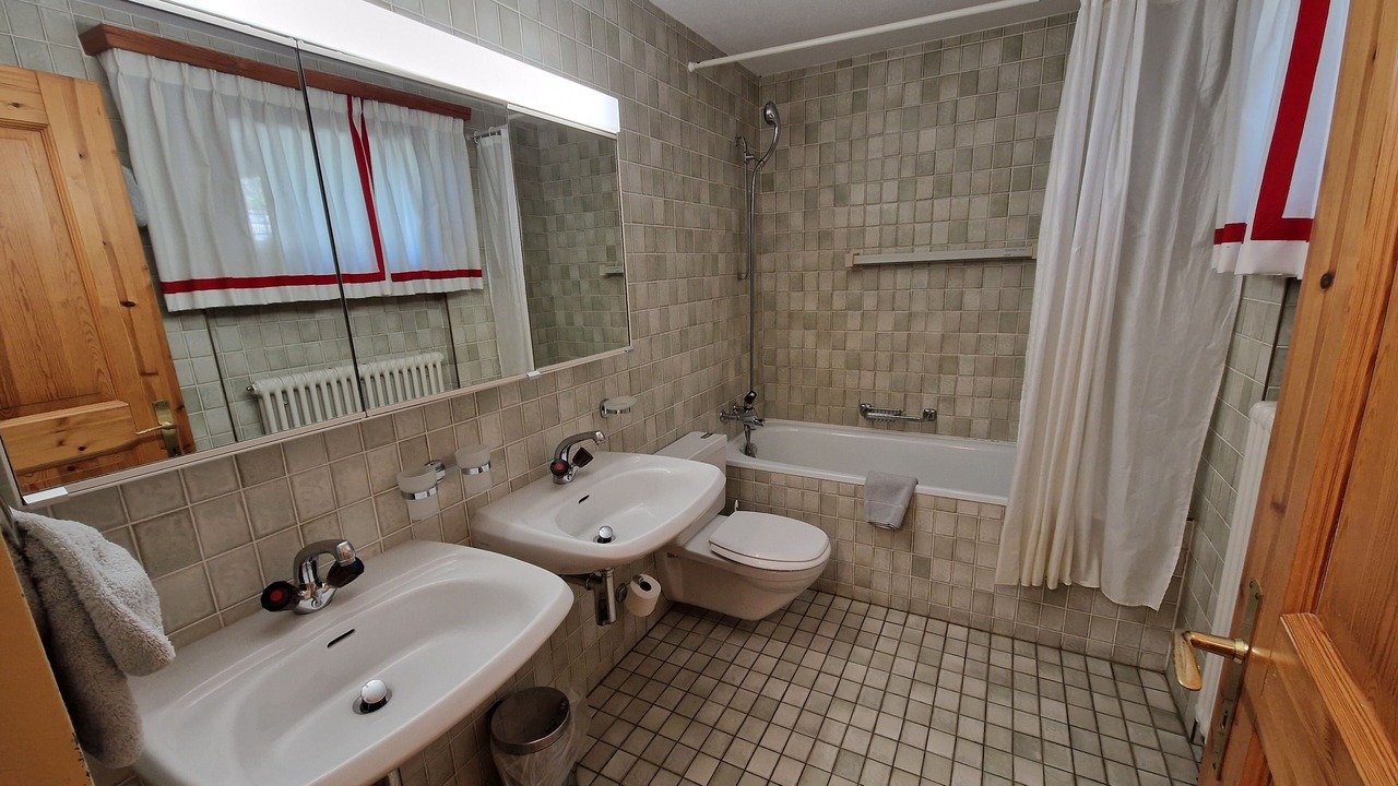 Photo of Bathroom in Silvaplana