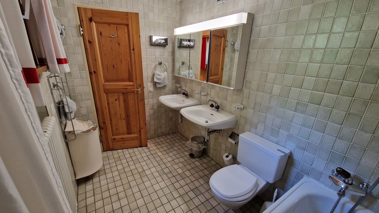 Photo of Bathroom in Silvaplana