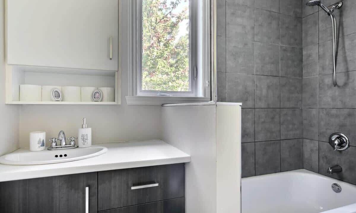 Photo of Bathroom in Val-Belair