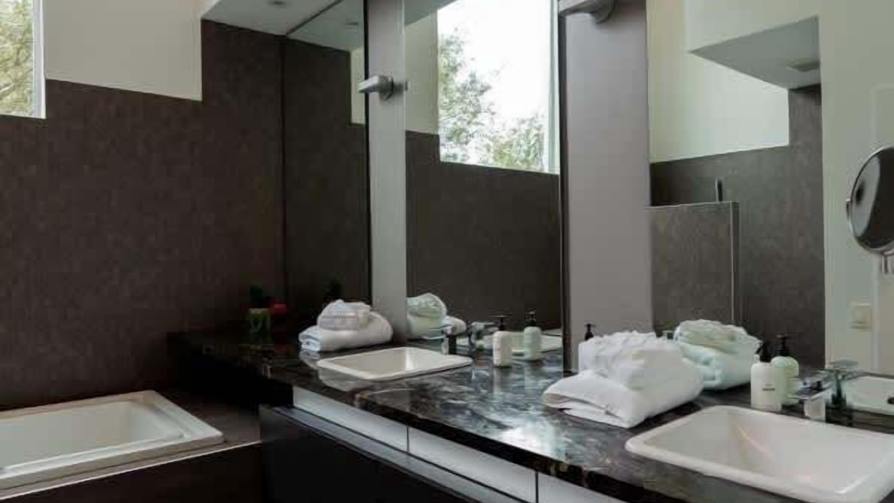 Photo of Bathroom in Boulevard Oaks