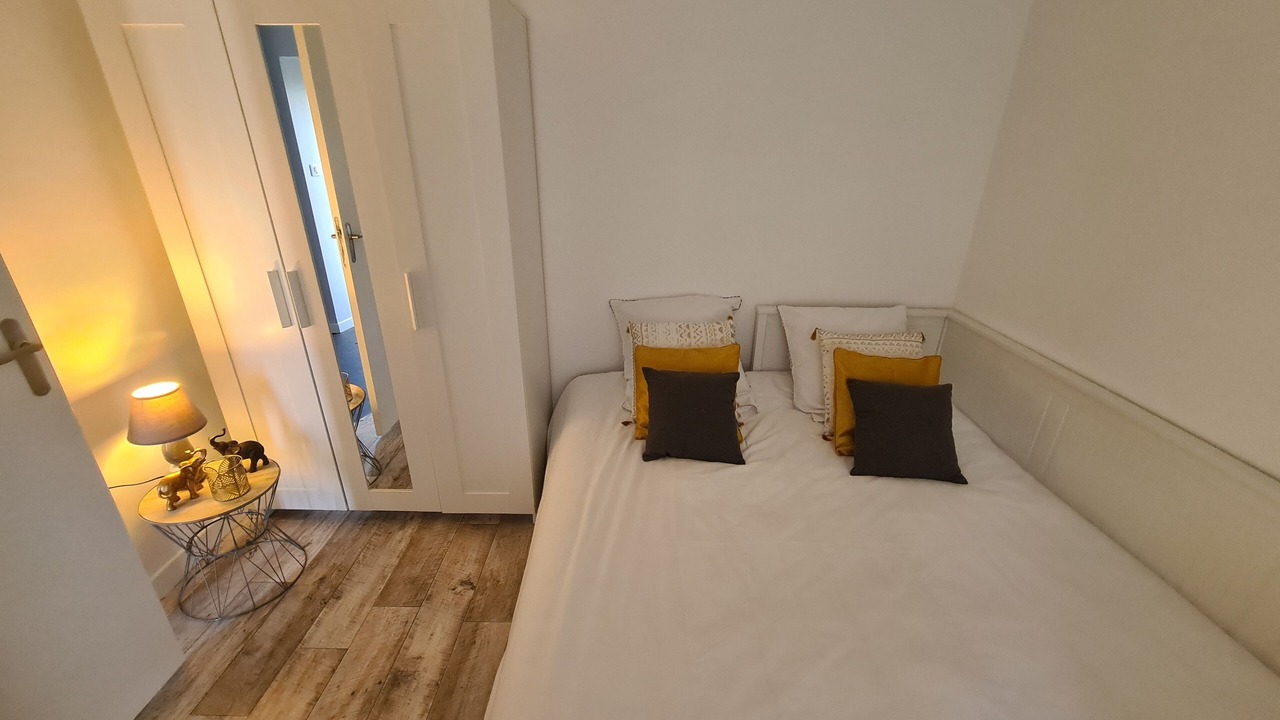 Photo of Bedroom in Saint-Martin-de-Lenne