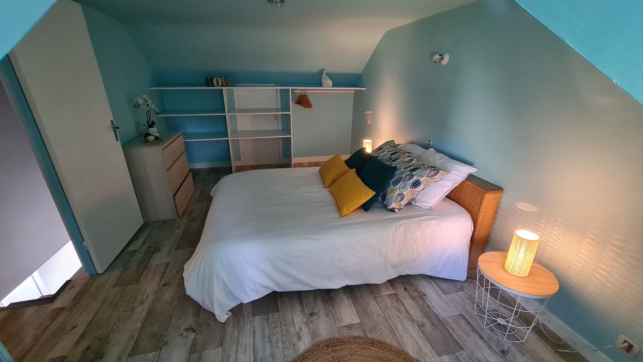 Photo of Bedroom in Saint-Martin-de-Lenne