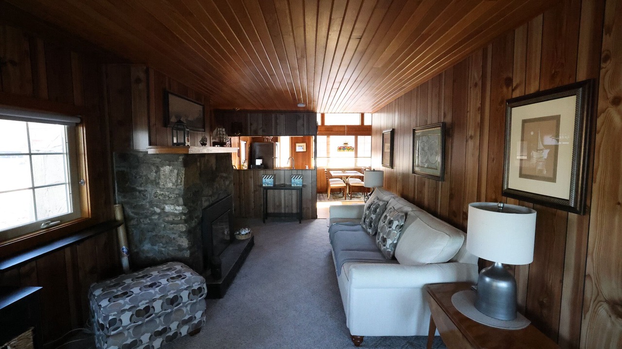 Photo of Livingroom in Brier Hill