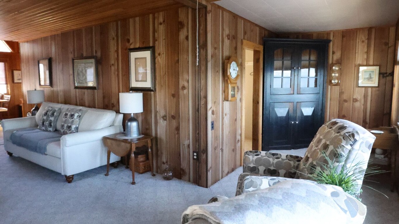 Photo of Livingroom in Brier Hill