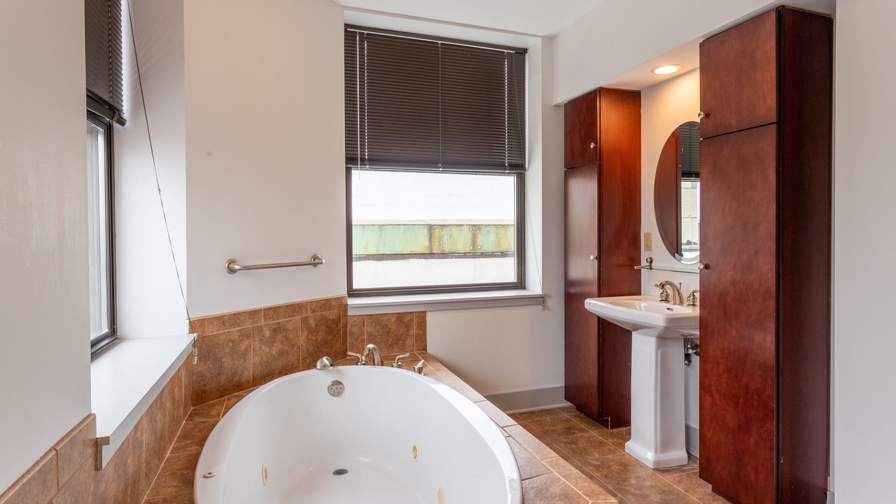 Photo of Bathroom in Downtown Niagara Falls