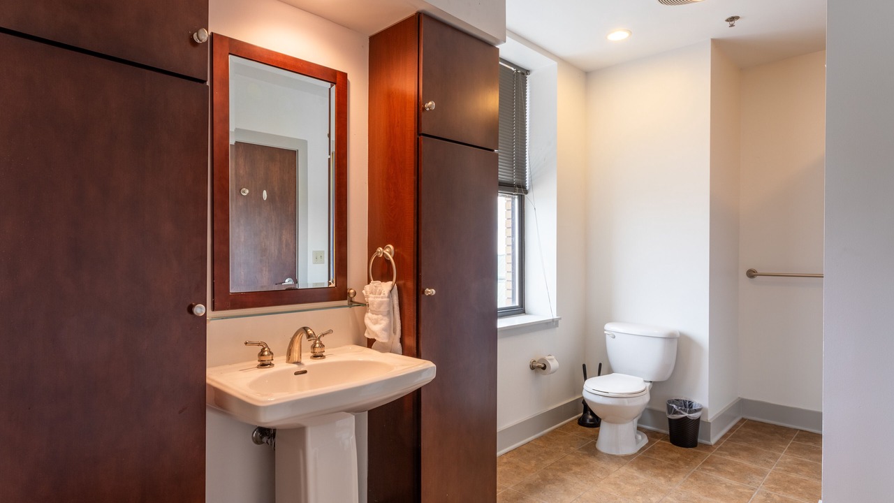 Photo of Bathroom in Downtown Niagara Falls