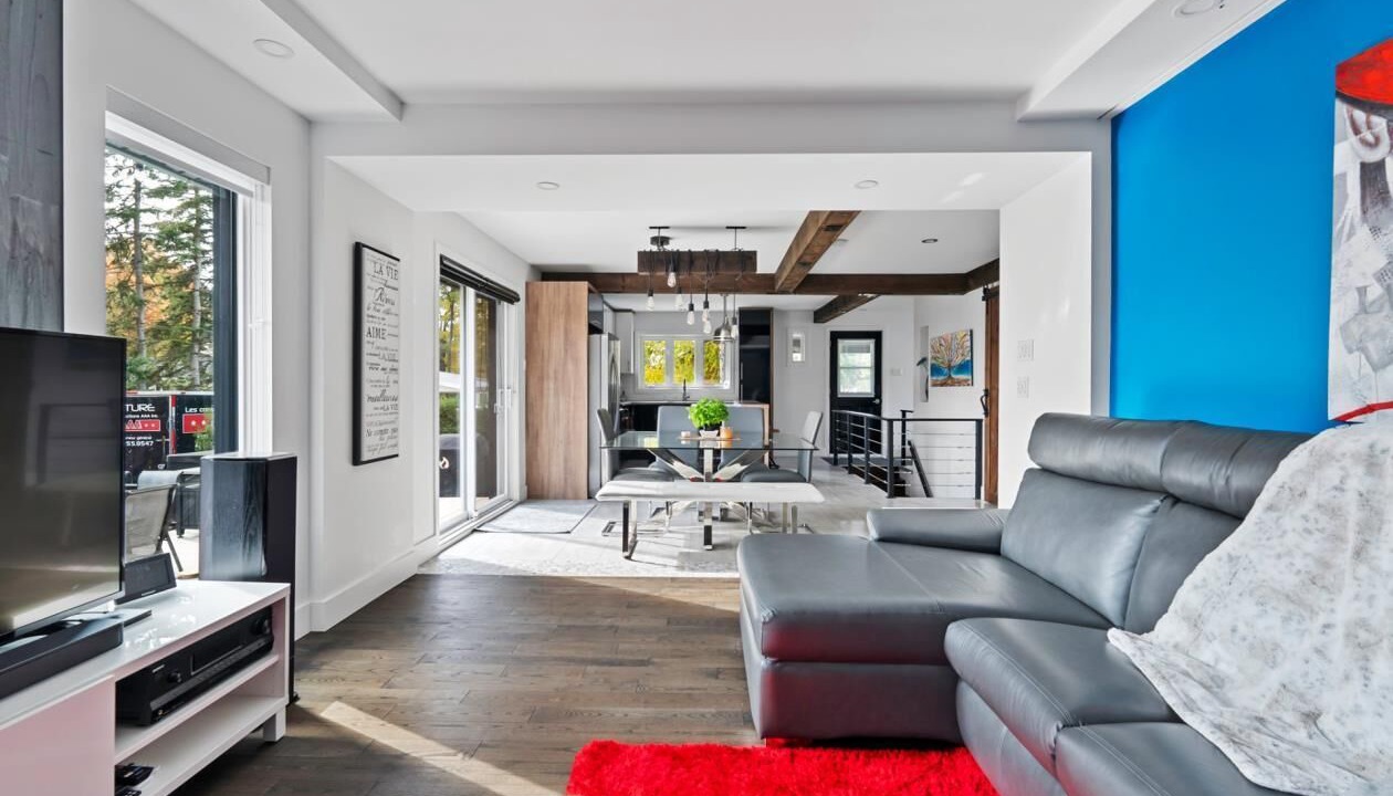 Photo of Livingroom in Dollard-des-Ormeaux