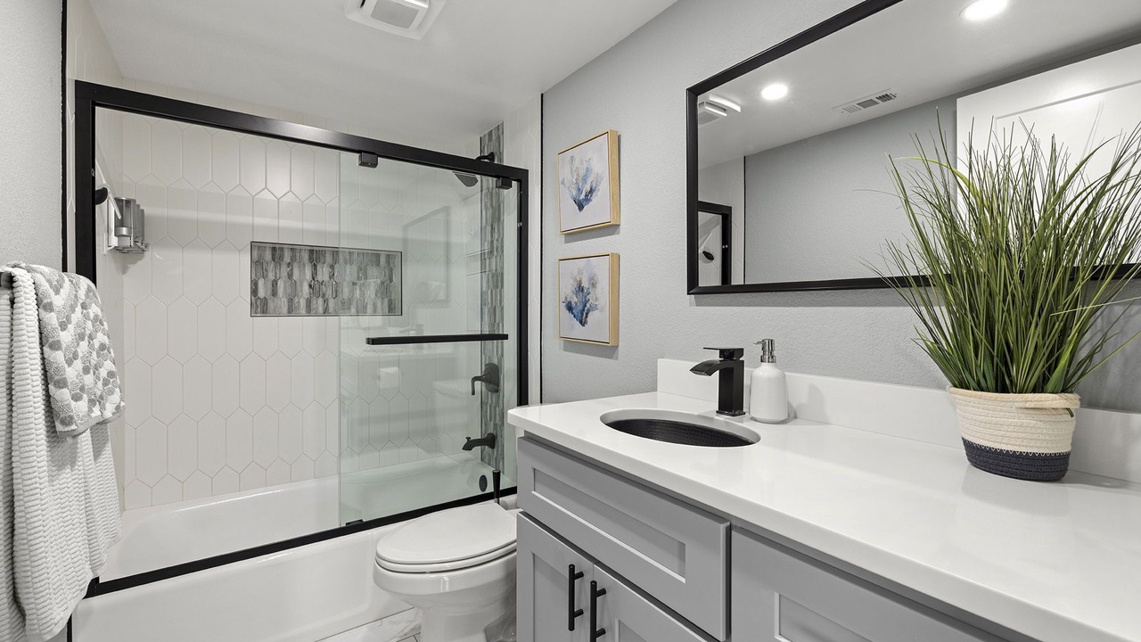 Photo of Bathroom in Independence Square