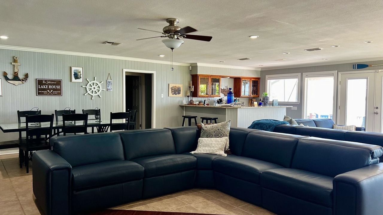 Photo of Livingroom in Whitney