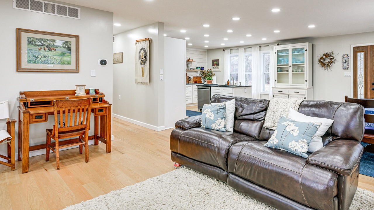 Photo of Livingroom in Elwell