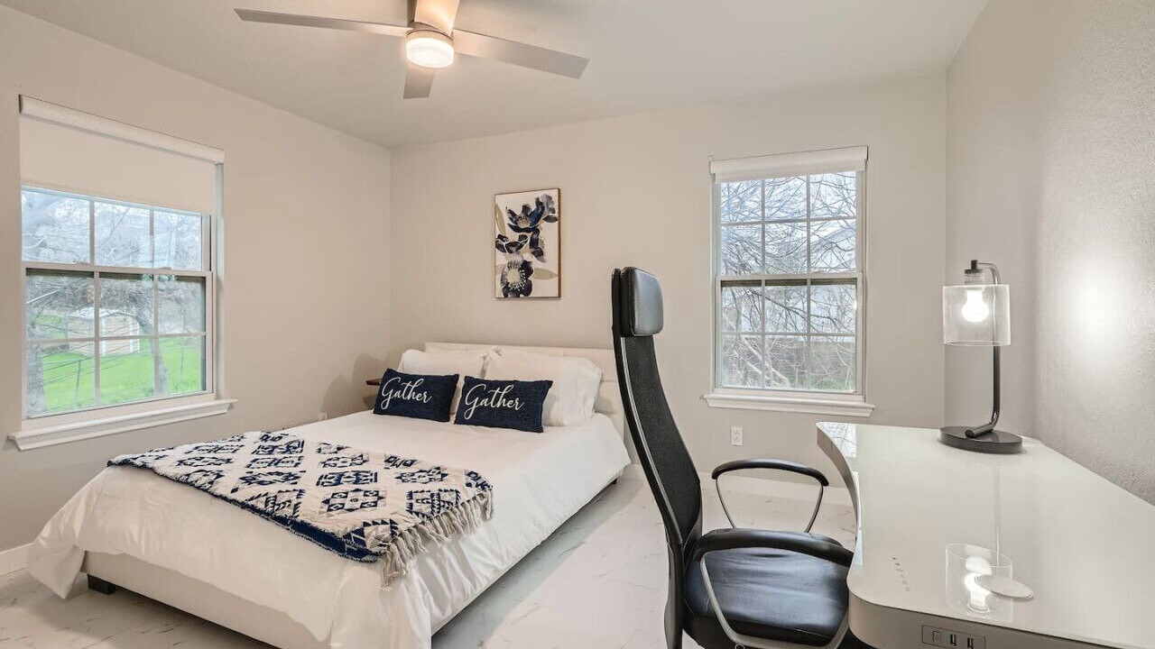 Photo of Bedroom in Foster Heights