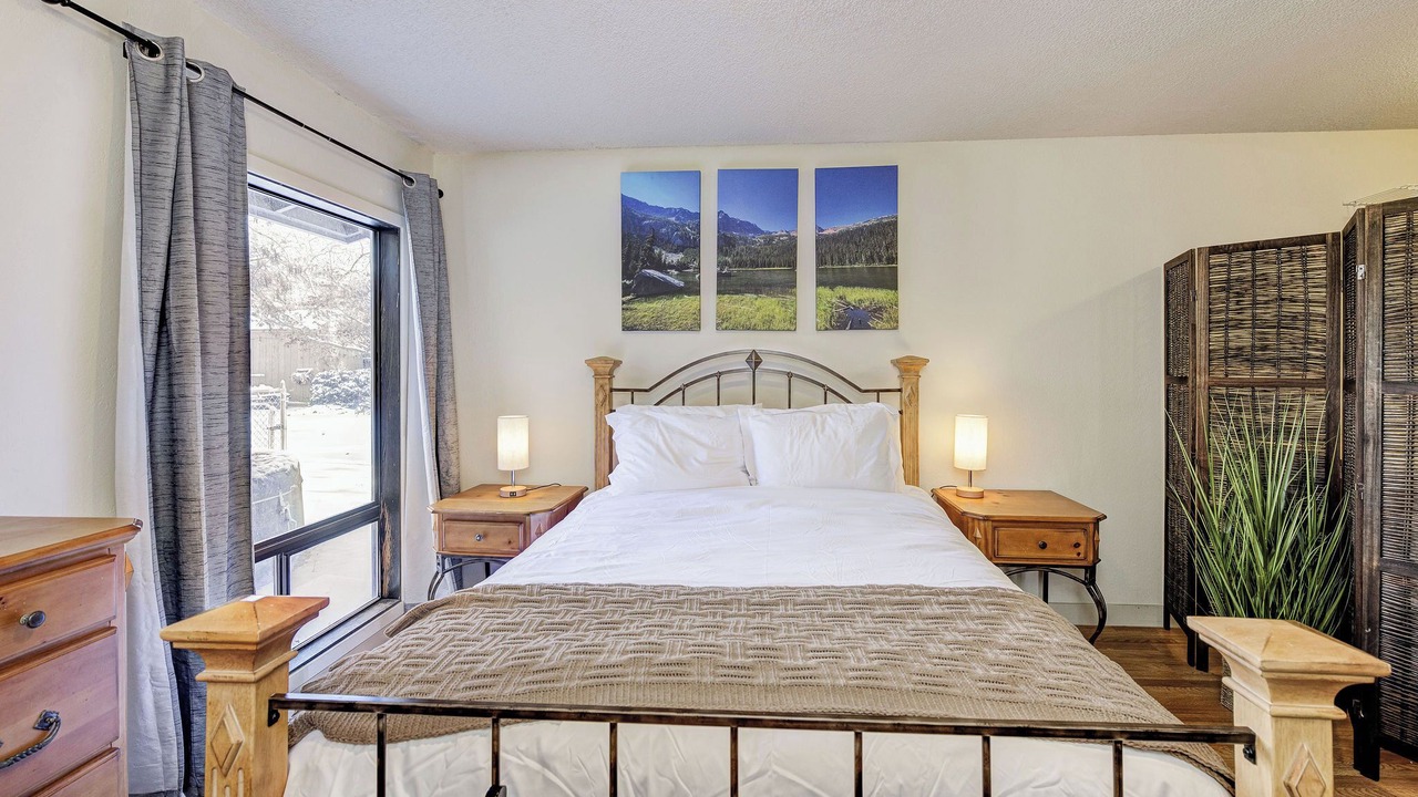 Photo of Bedroom in Monitor