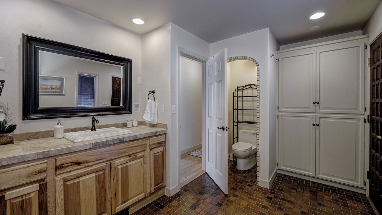 Photo of Bathroom in Monitor