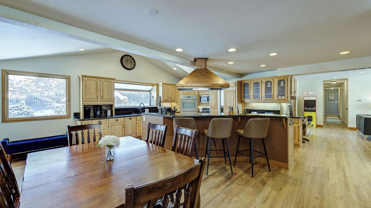 Photo of Others in Monitor