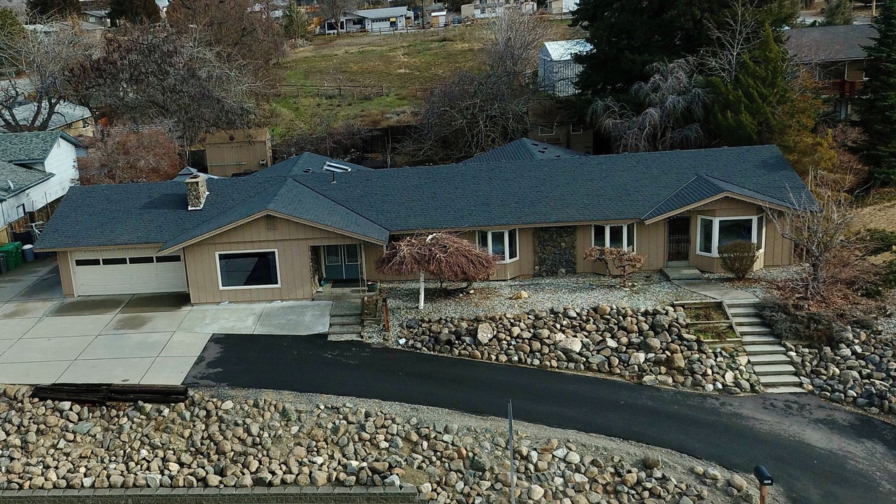 Photo of Others in Monitor