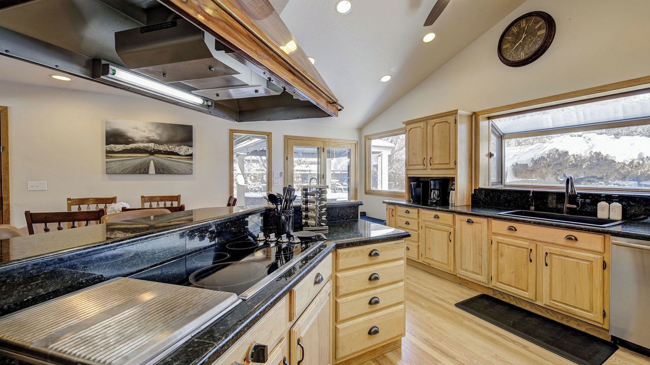 Photo of Others in Monitor