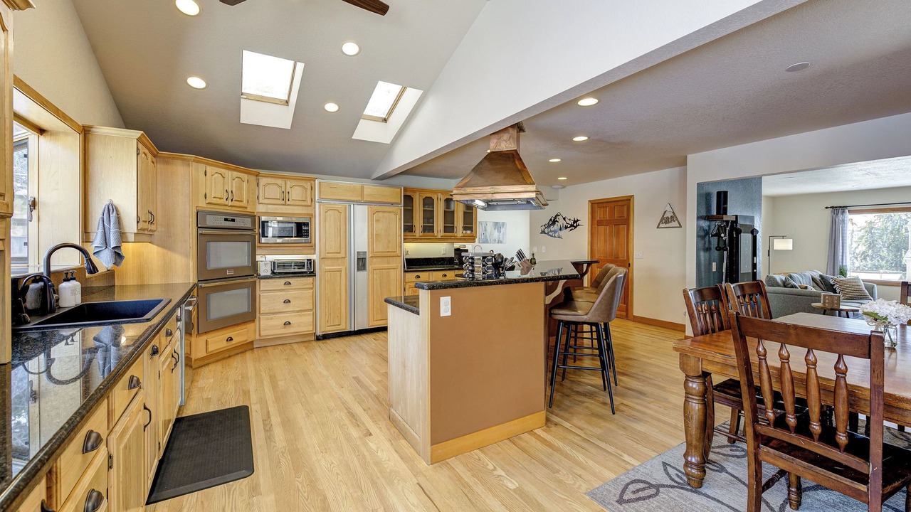 Photo of Others in Monitor