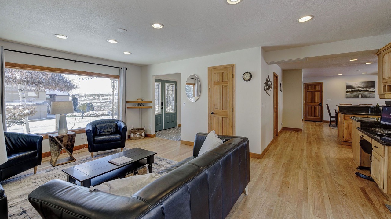 Photo of Bedroom in Monitor