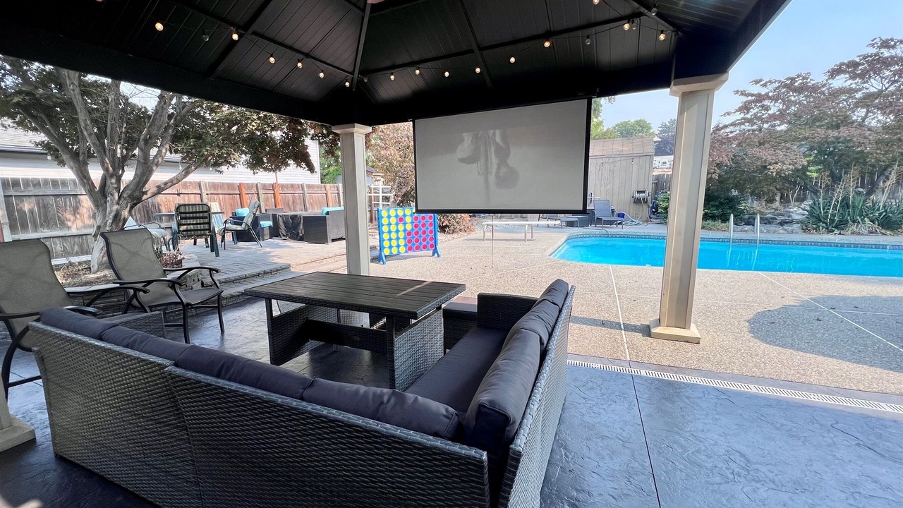 Photo of Livingroom in Monitor