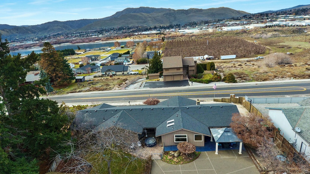 Photo of Others in Monitor